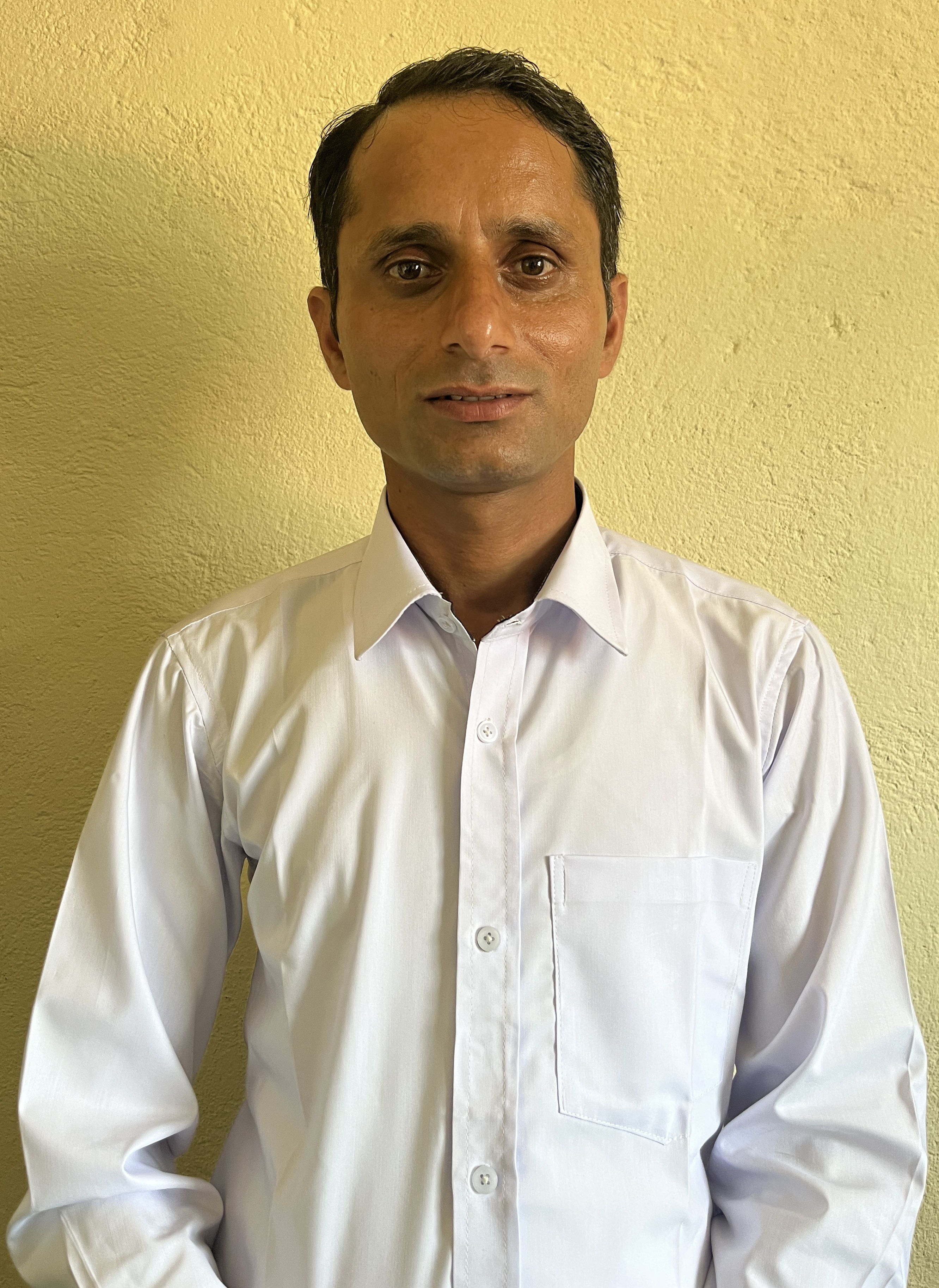 कार्यालय सहयोगी / (--)